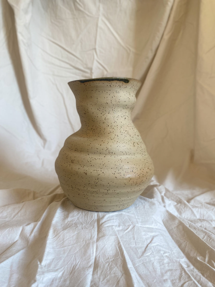 Vase no 6