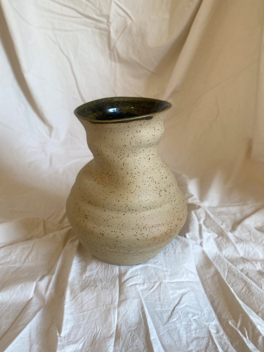 Vase no 6